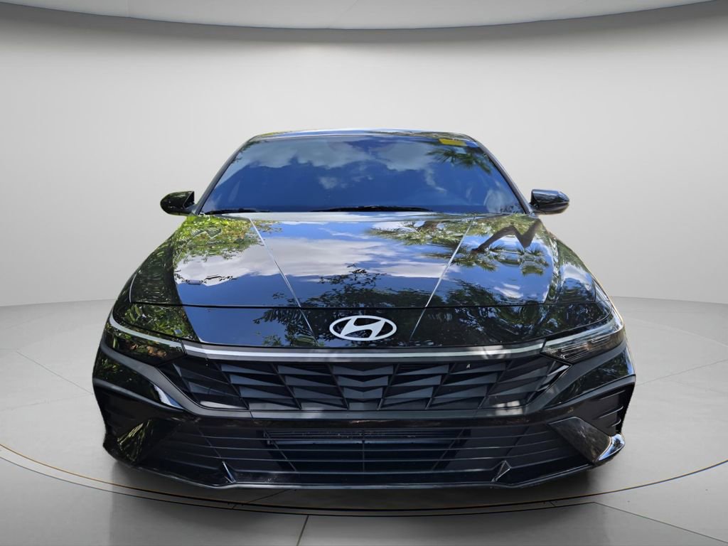Certified 2025 Hyundai Elantra Sport FWD image 3