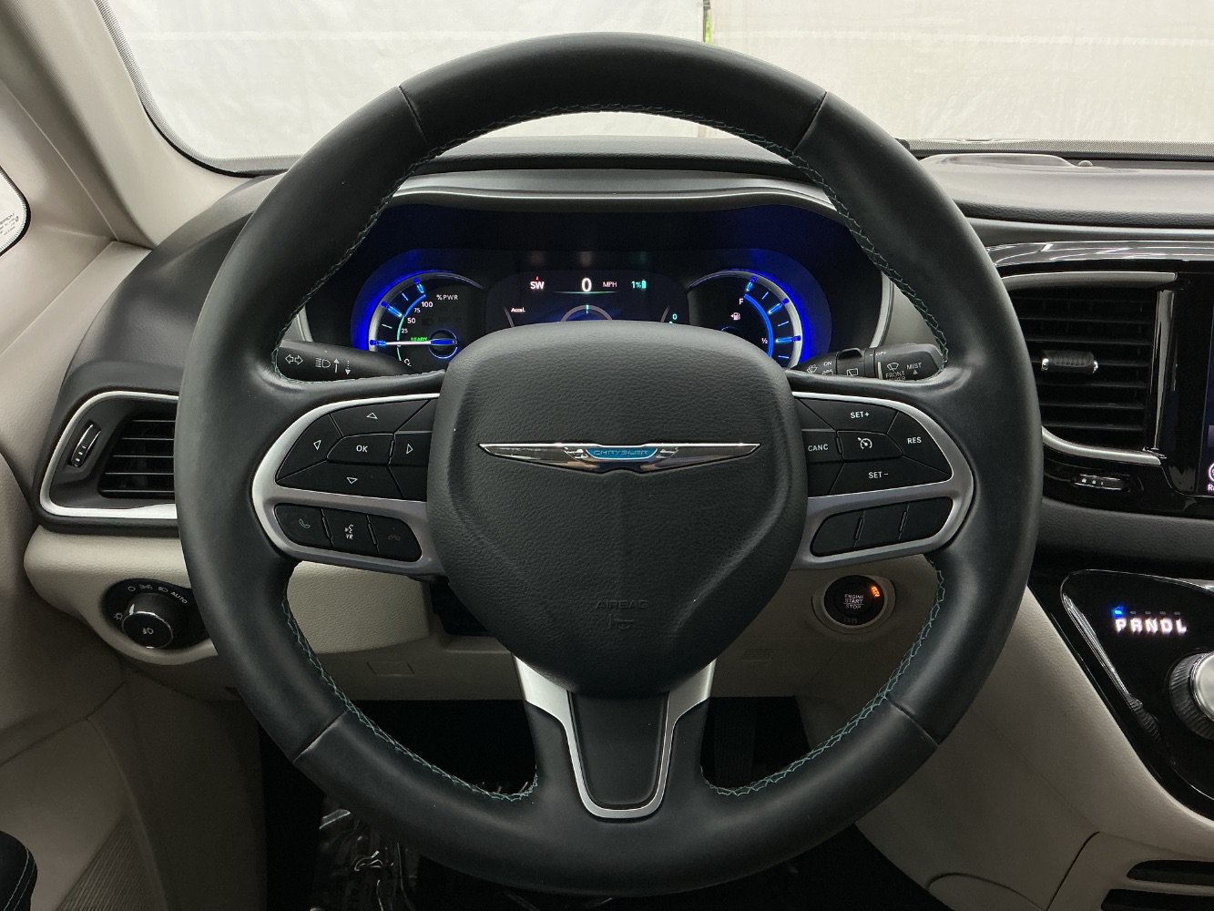 Used 2018 Chrysler Pacifica Touring-L FWD image 30