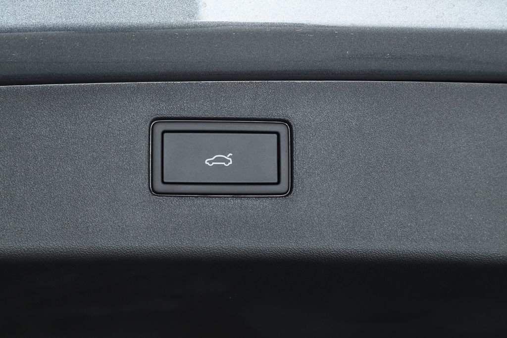 New 2026 Volkswagen Tiguan SE image 30