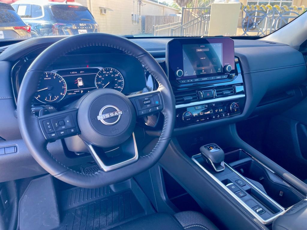 Used 2024 Nissan Pathfinder SV image 14