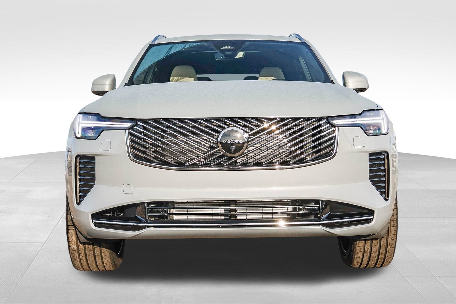 New 2026 Volvo XC90 T8 Plus w/ Protection Package AWD/4WD image 2