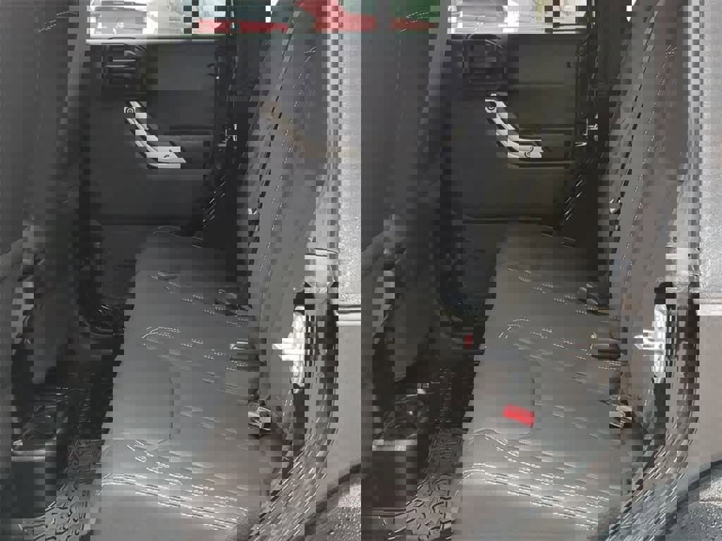 Used 2017 Jeep Wrangler Unlimited Sahara w/ Connectivity Group image 19