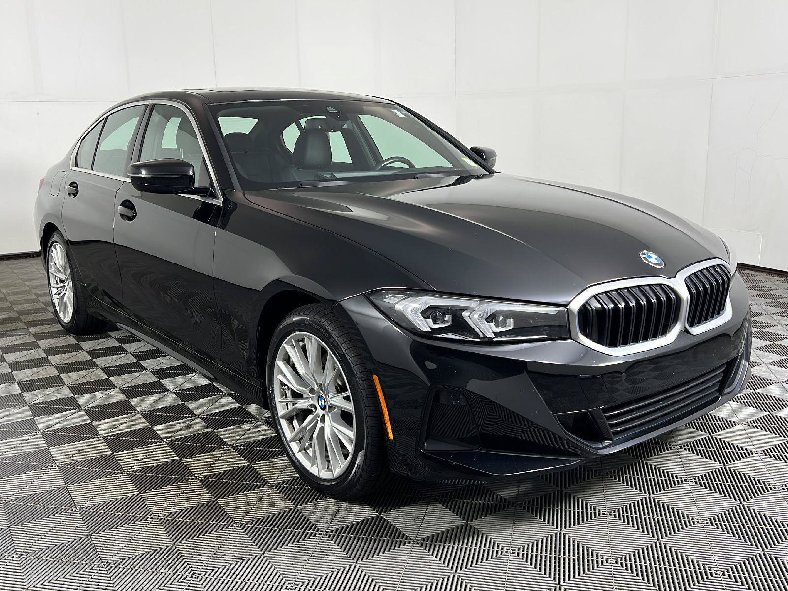 Used 2024 BMW 330i xDrive Sedan w/ Convenience Package AWD/4WD image 3