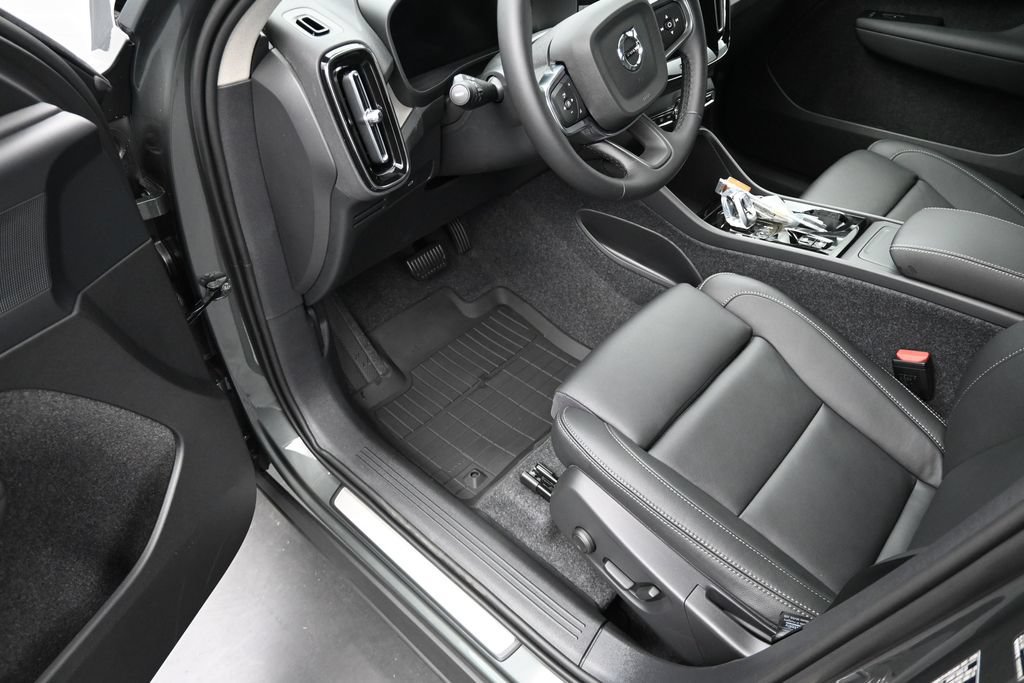 New 2026 Volvo XC40 B5 Plus w/ Protection Package Premier AWD/4WD image 9