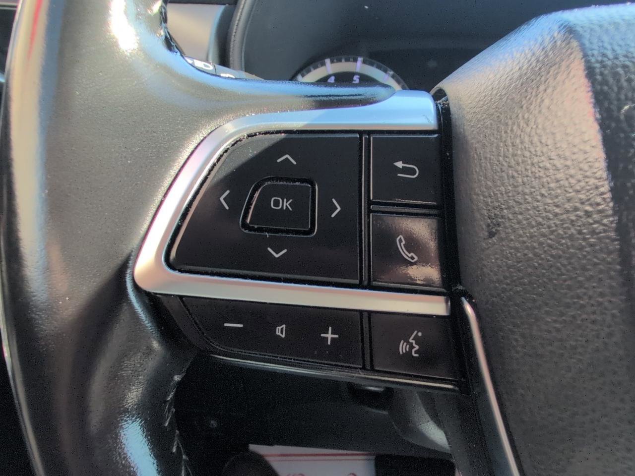 Used 2020 Toyota Highlander LE image 19