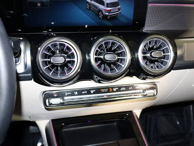 Used 2022 Mercedes-Benz GLB 250 4MATIC image 22