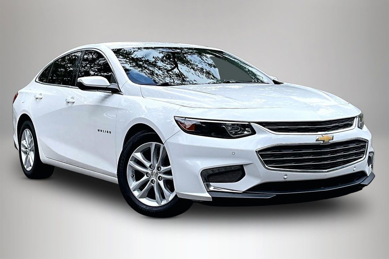 Used 2018 Chevrolet Malibu LT w/ Leather Package FWD image 2