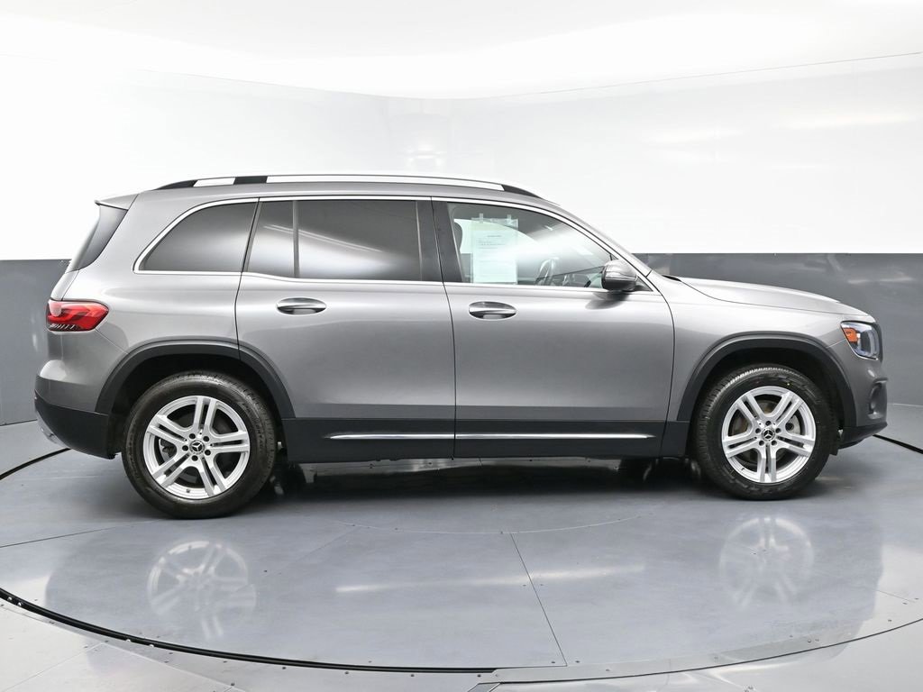 Used 2022 Mercedes-Benz GLB 250 w/ Premium Package Lite image 9