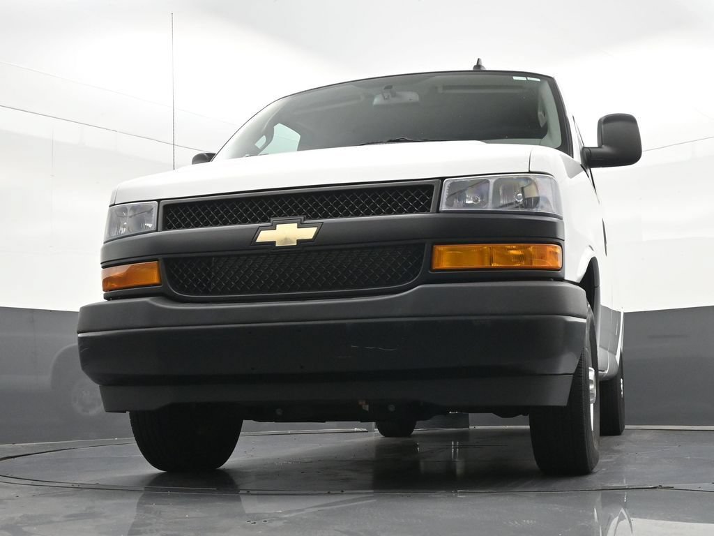 Used 2022 Chevrolet Express 2500 w/ Driver Convenience Package RWD image 31