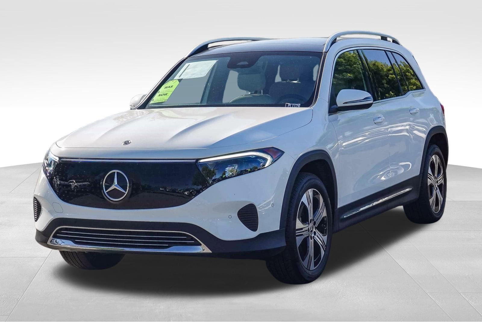 Used 2024 Mercedes-Benz EQB 350 4MATIC SUV image 3