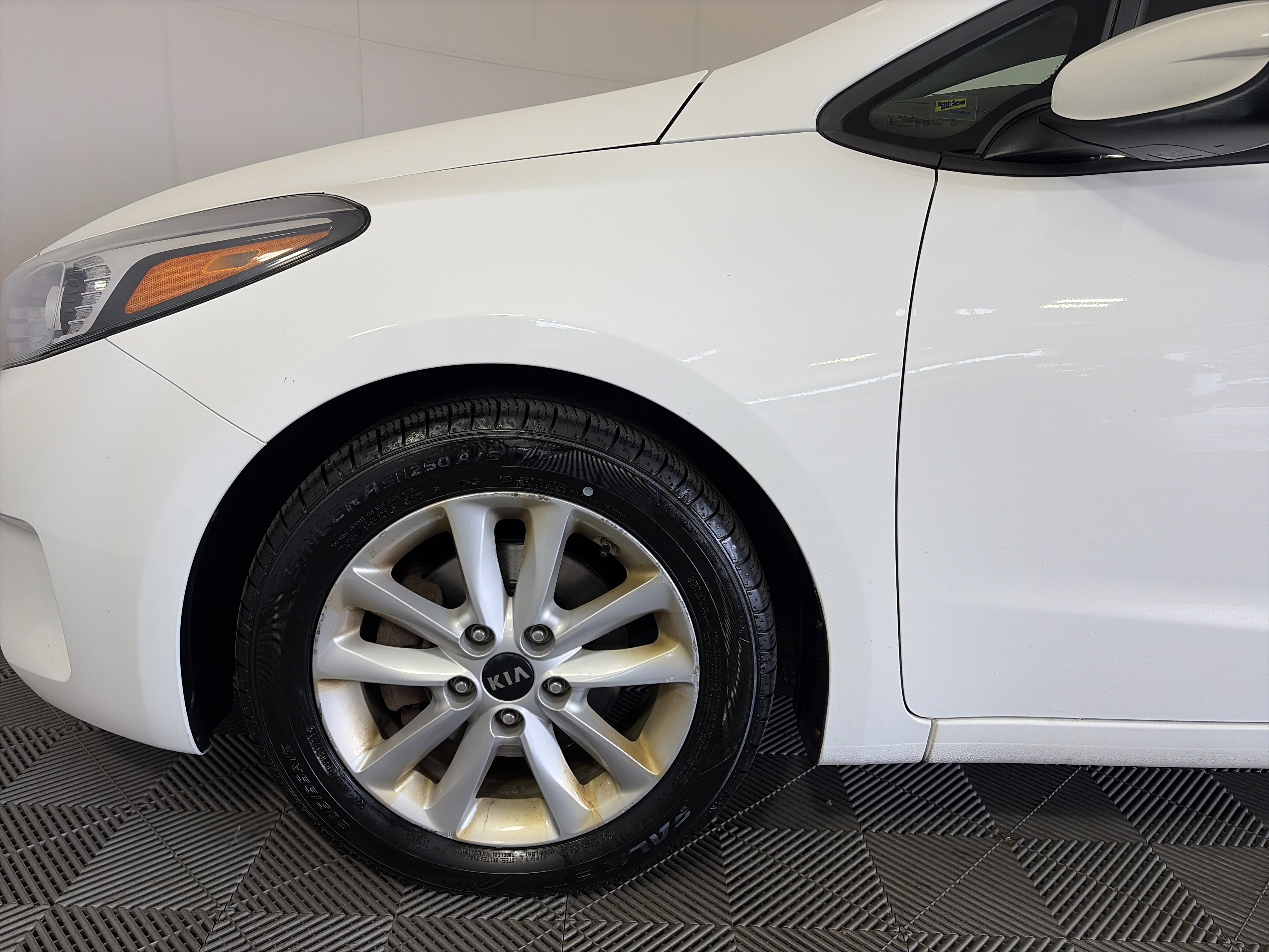 Used 2017 Kia Forte S image 10