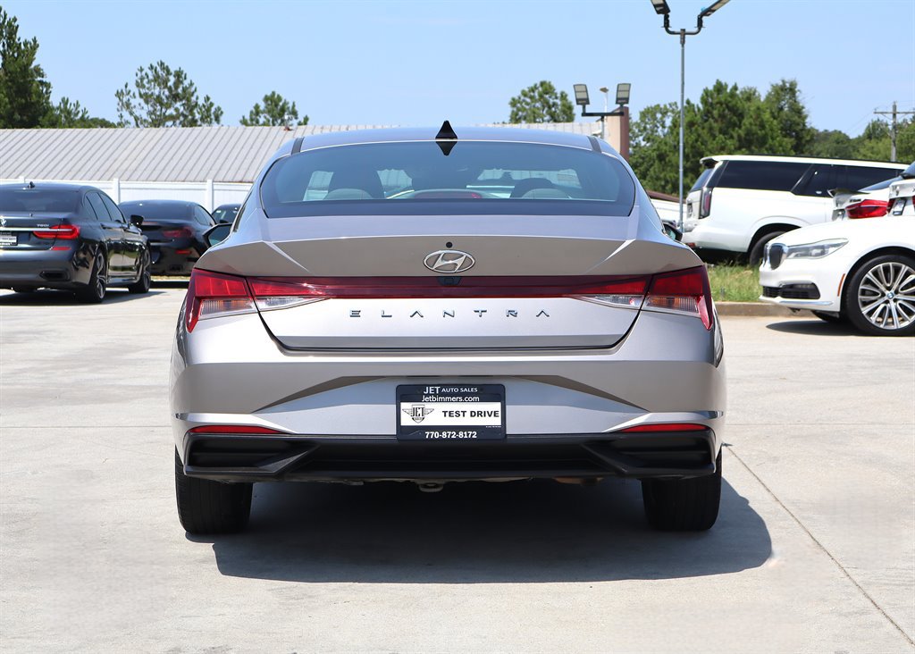 Used 2023 Hyundai Elantra SEL FWD image 6