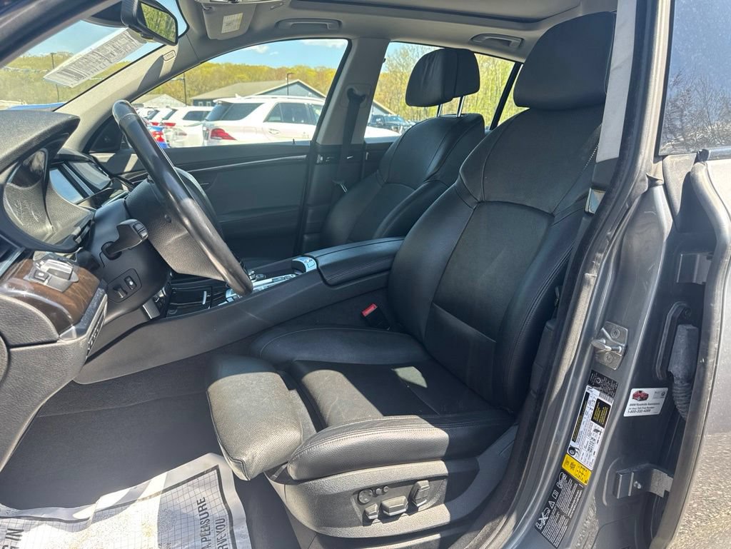 Used 2011 BMW 550i Gran Turismo xDrive AWD/4WD image 27