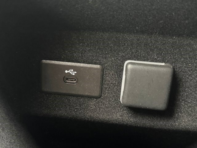 Certified 2024 Cadillac Lyriq Luxury AWD/4WD image 5