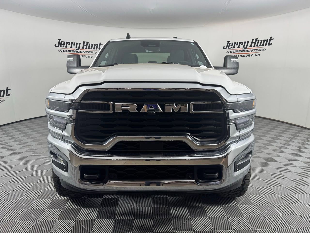 Used 2025 RAM 2500 Big Horn AWD/4WD image 3