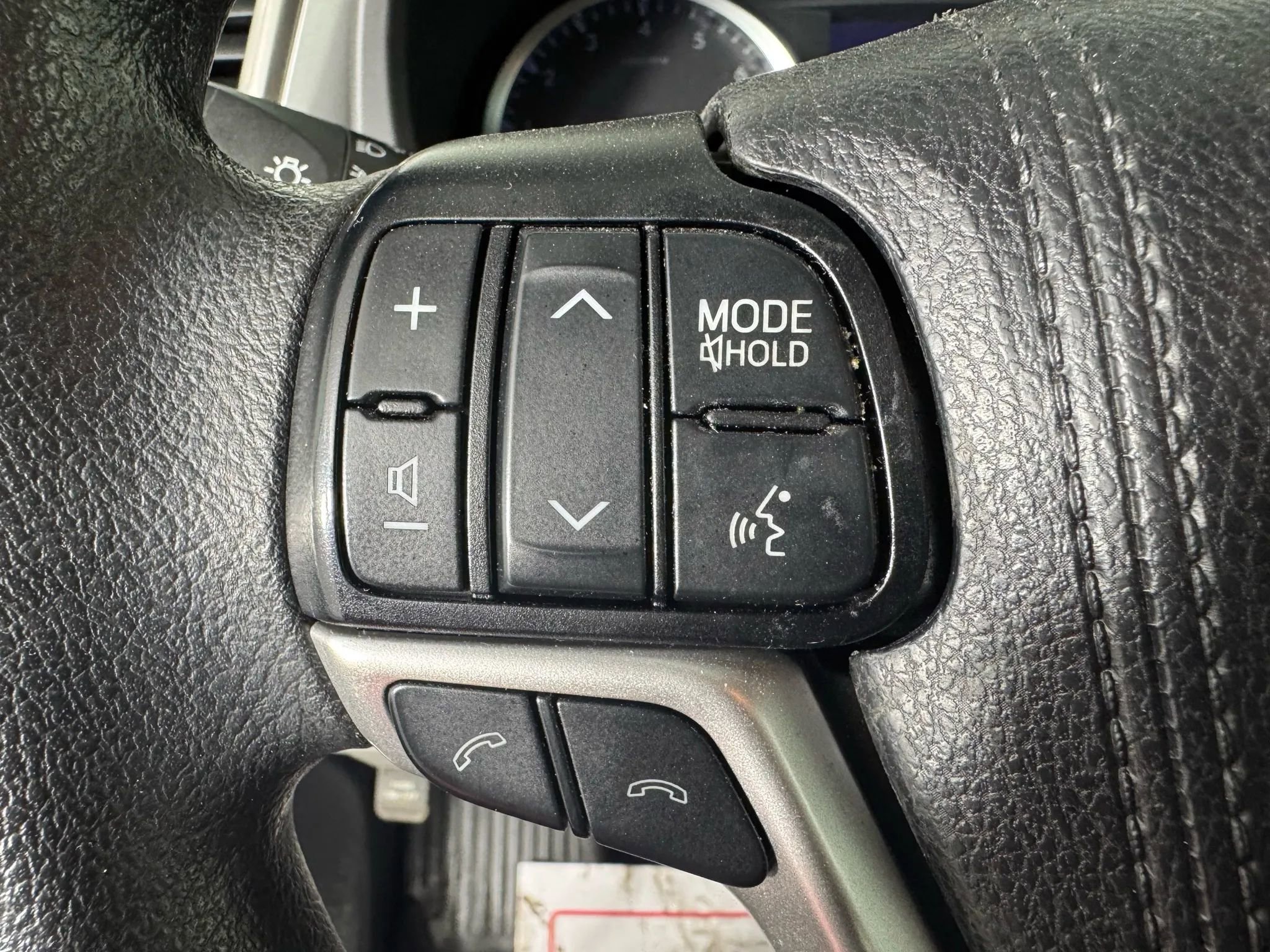 Used 2019 Toyota Highlander LE AWD/4WD image 16