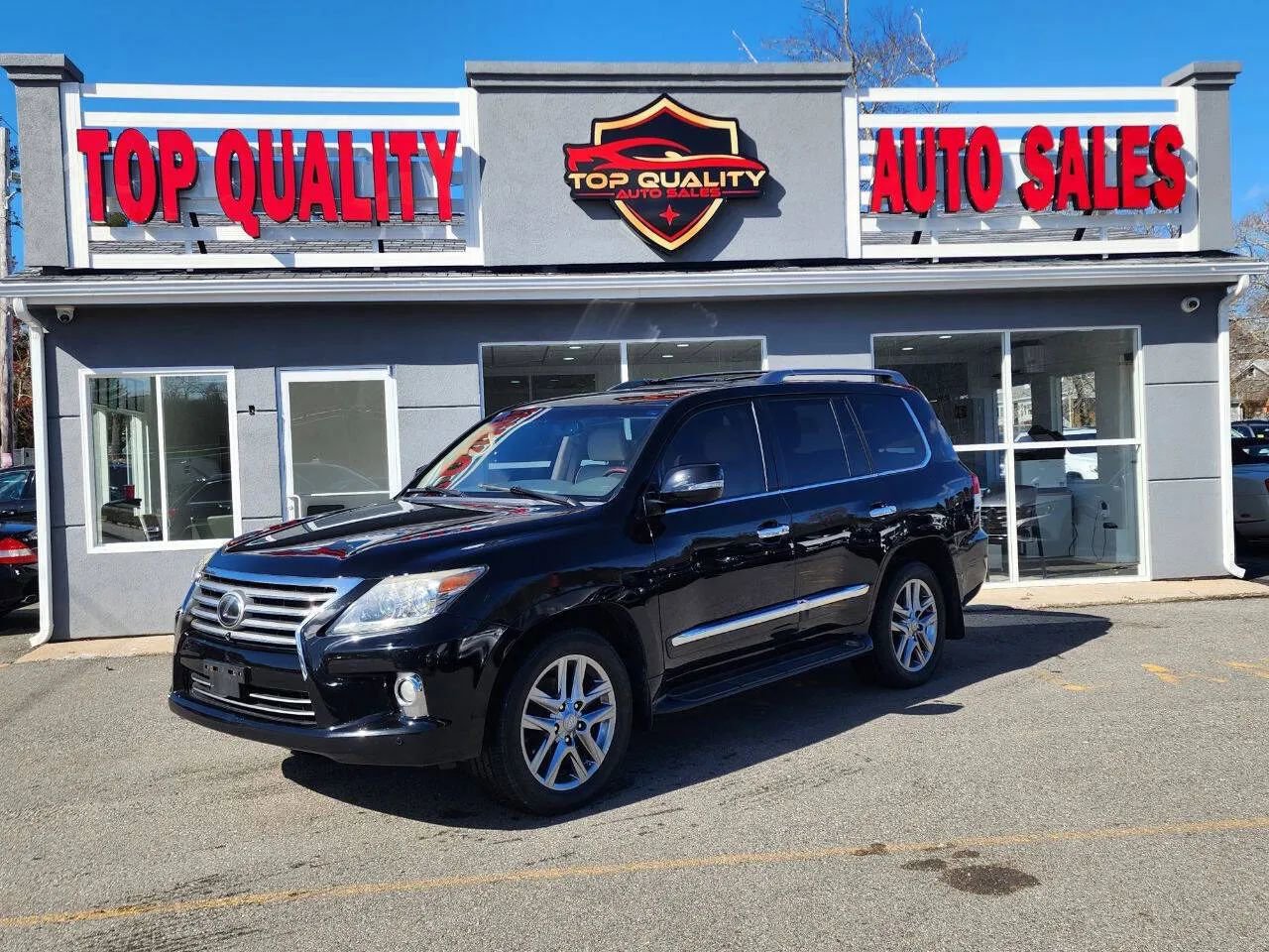 Used 2013 Lexus LX 570 LX 570 Sport Utility 4D w/ Luxury Pkg w/Pre-crash image 1