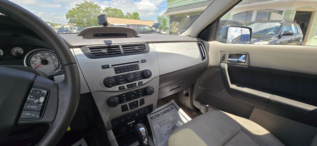 Used 2010 Ford Focus SEL FWD image 15