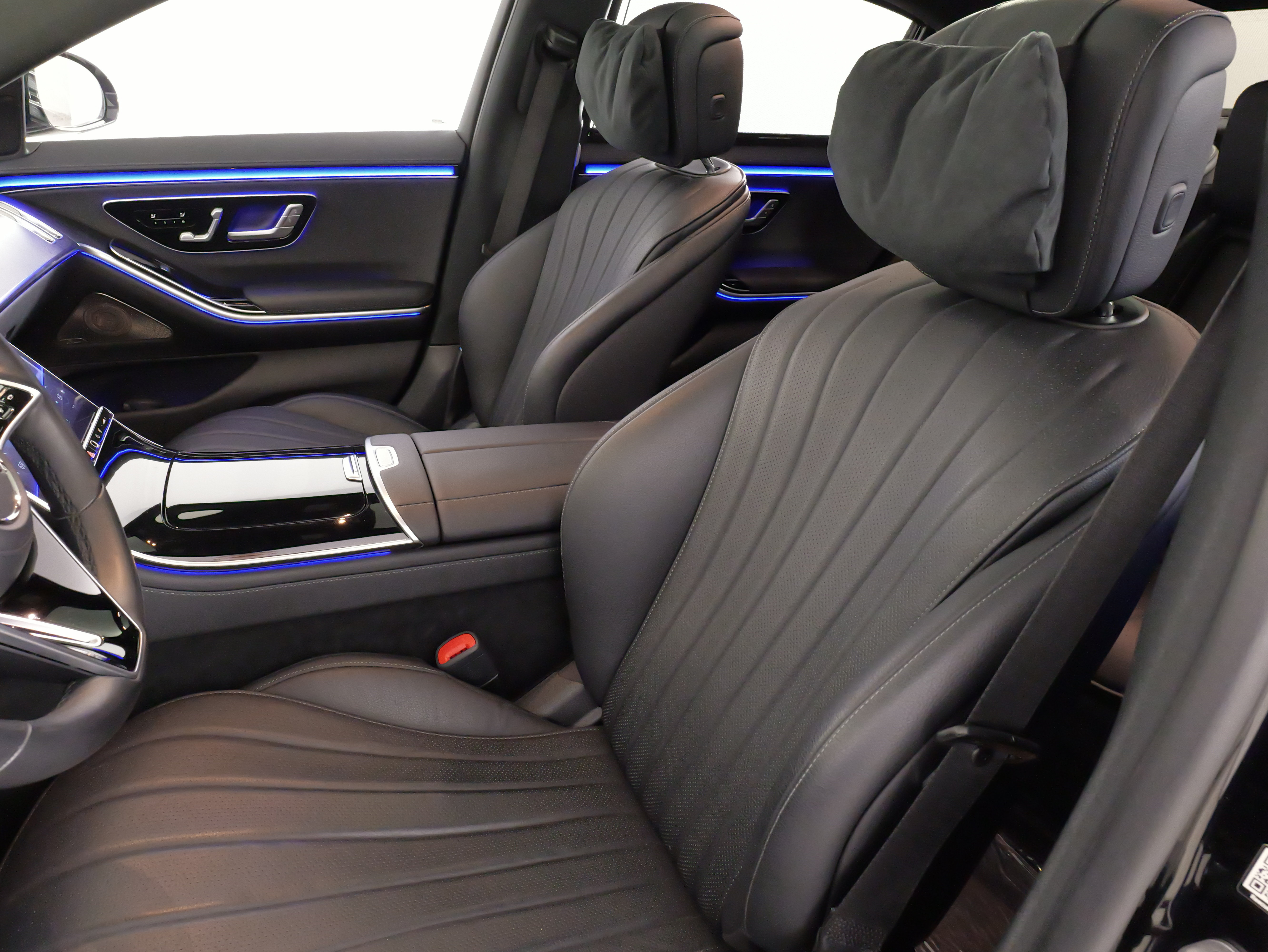 Used 2022 Mercedes-Benz S 500 4MATIC w/ AMG Line Package image 30