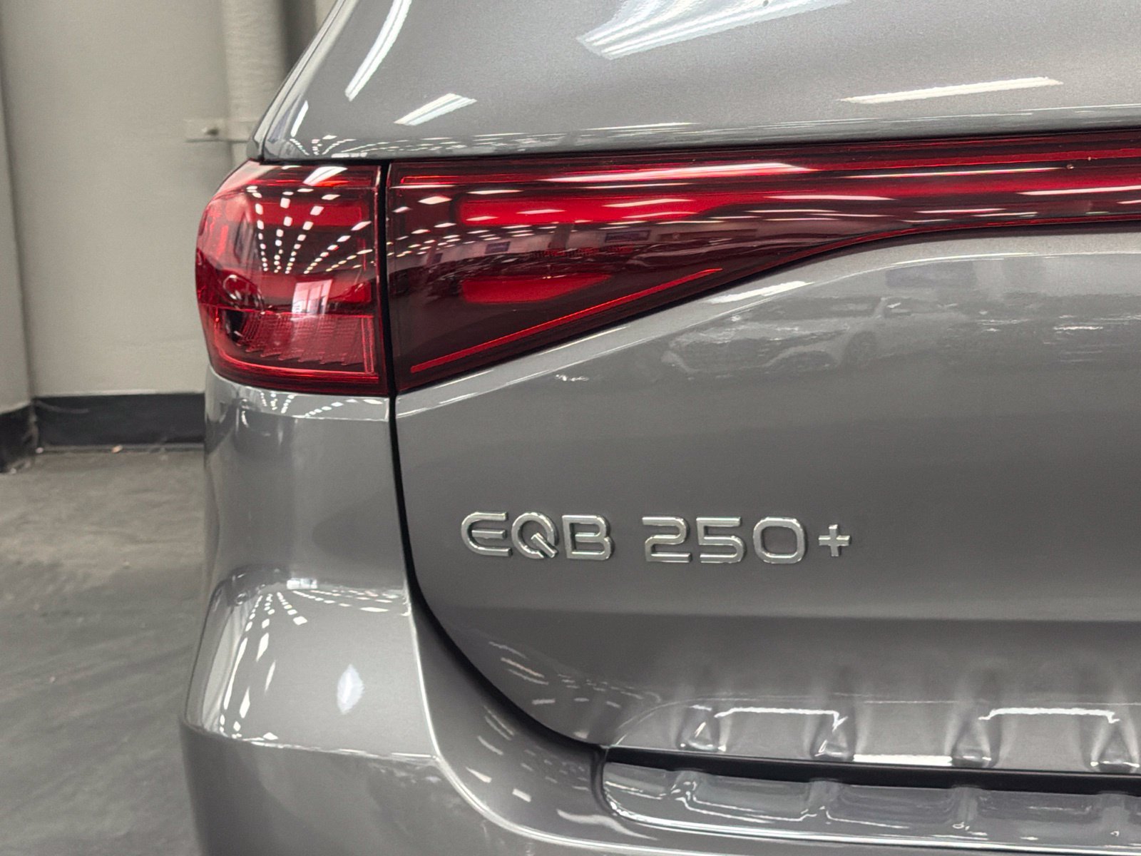 Used 2024 Mercedes-Benz EQB 250+ image 14