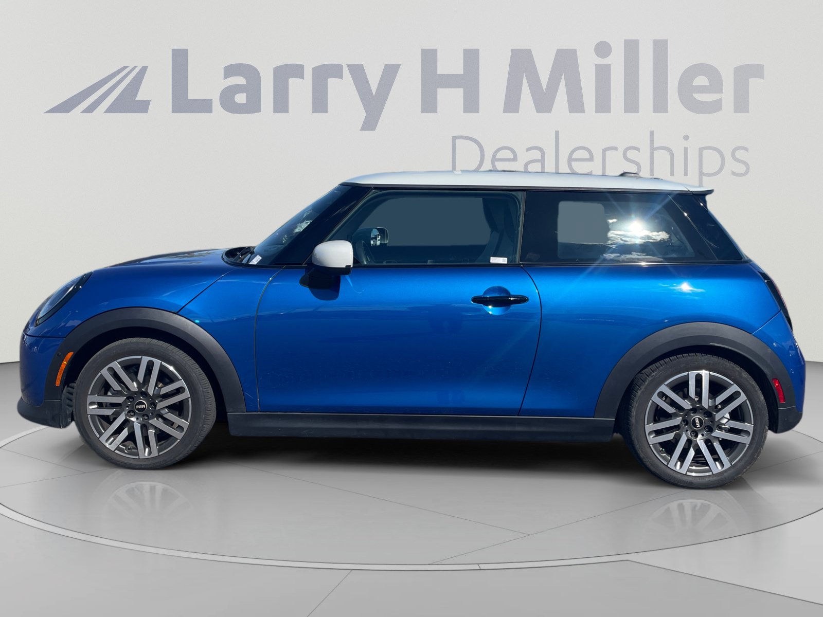 Used 2025 MINI Cooper S FWD image 2