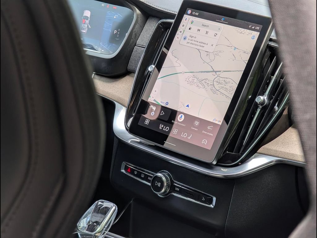 Certified 2025 Volvo XC90 B6 Core AWD/4WD image 18