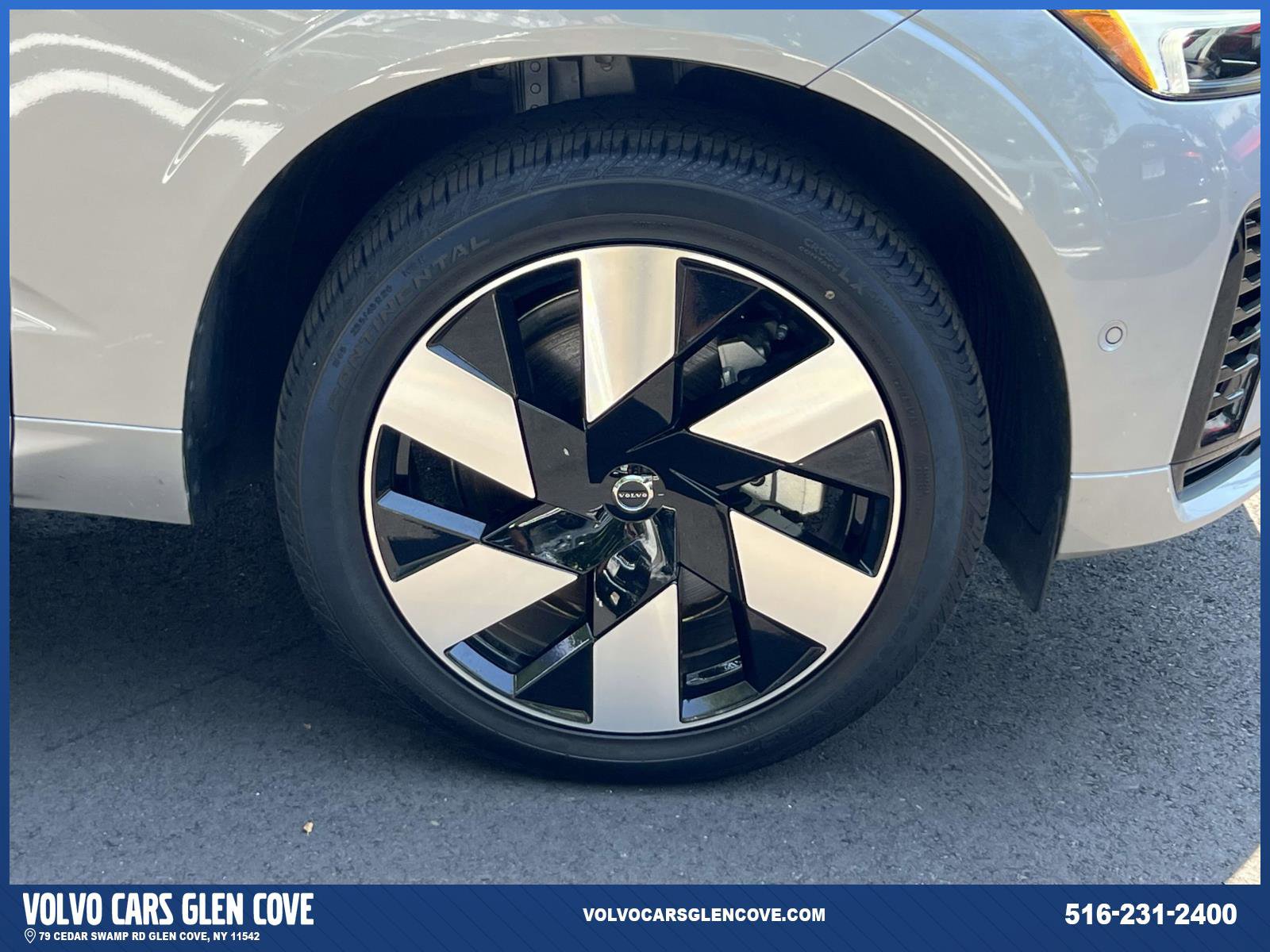 Certified 2025 Volvo XC60 T8 Plus w/ Protection Package Premier image 6