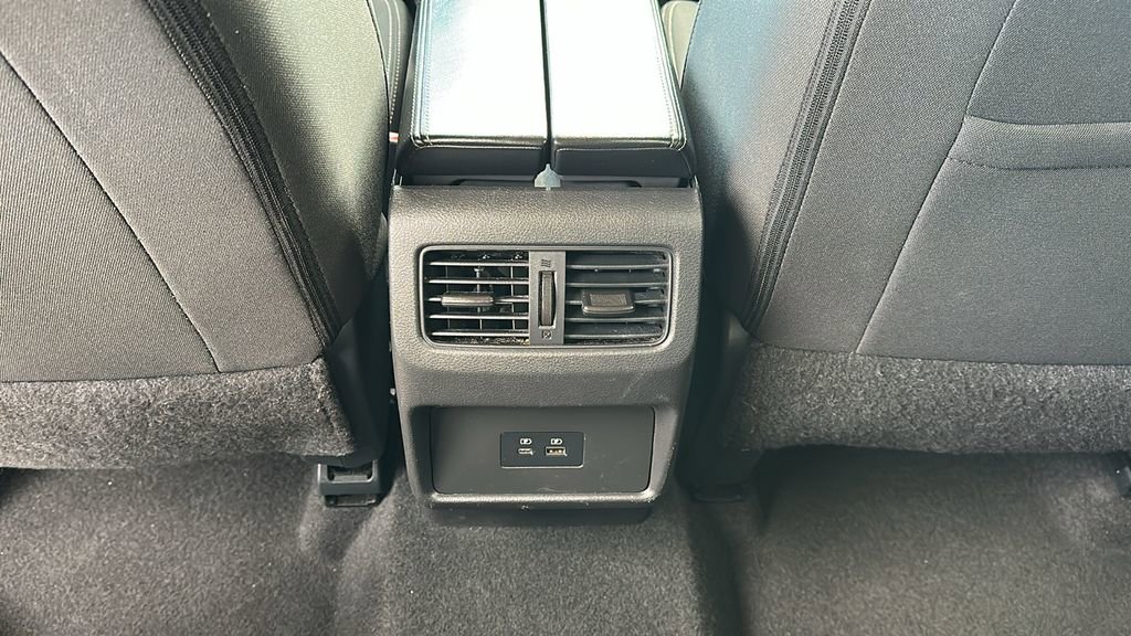 Used 2023 Nissan Rogue SV image 30