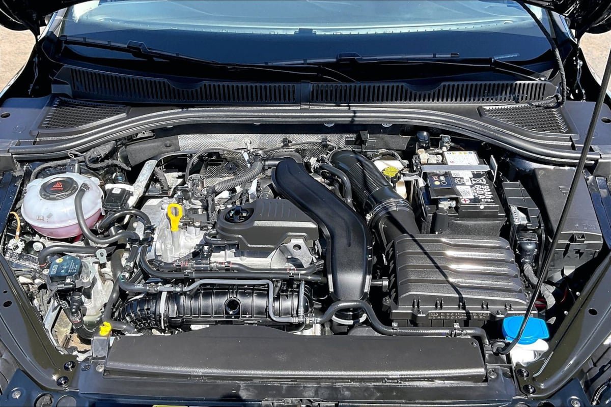 Used 2025 Volkswagen Jetta SE FWD image 9