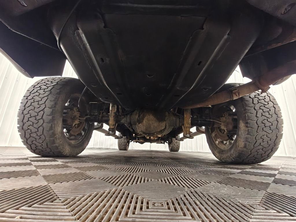 Used 2004 Ford Excursion XLT AWD/4WD image 32