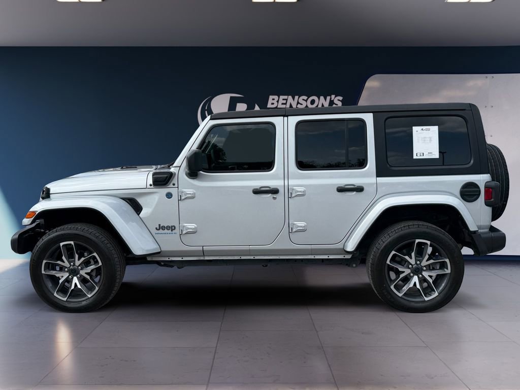 Used 2024 Jeep Wrangler Unlimited image 2