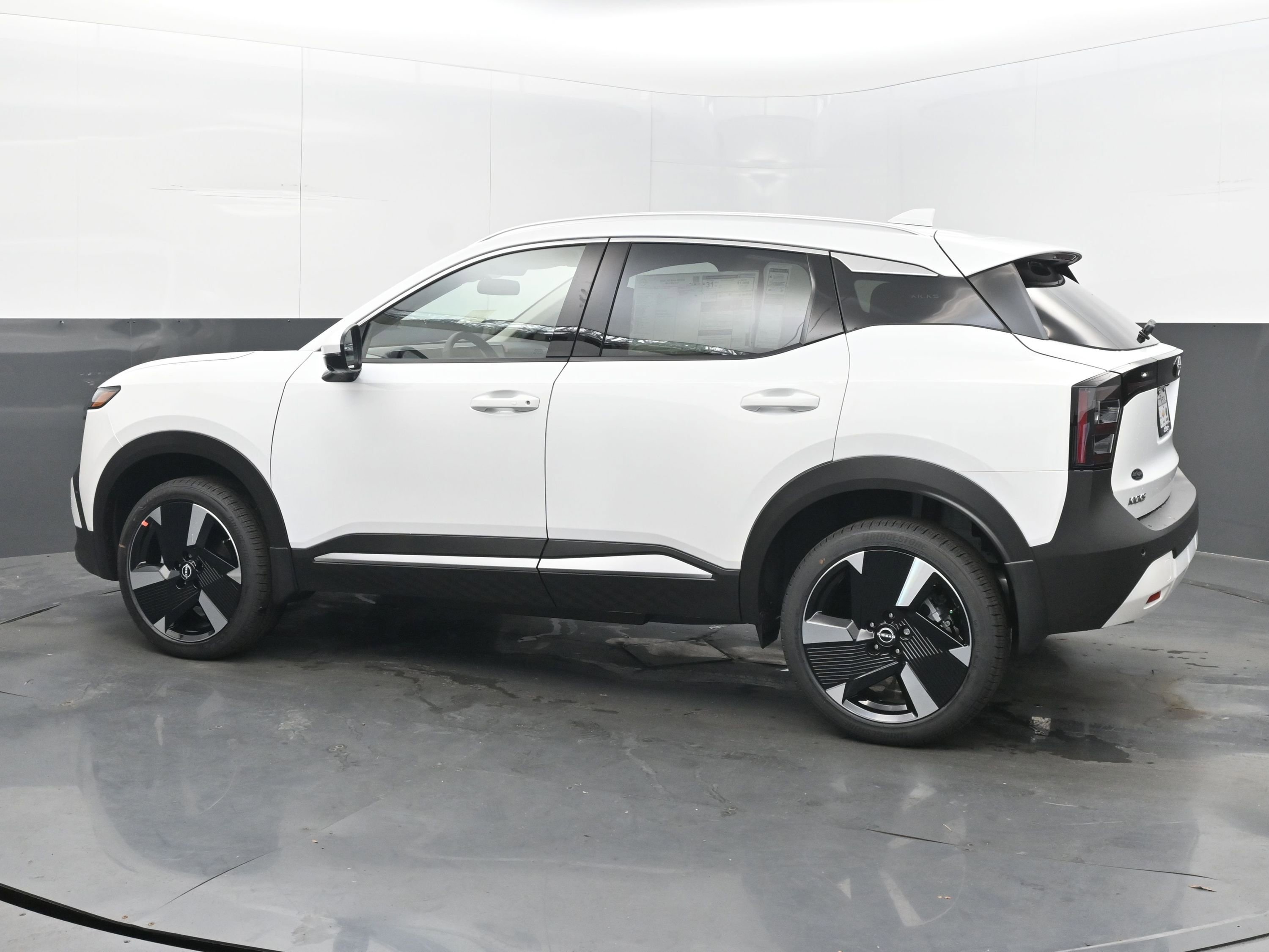 New 2025 Nissan Kicks SR image 5