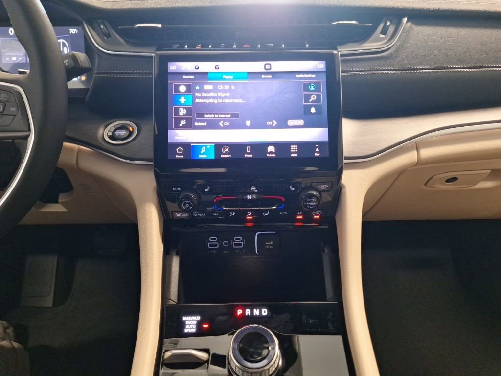 New 2025 Jeep Grand Cherokee Limited w/ Black Appearance Package image 12