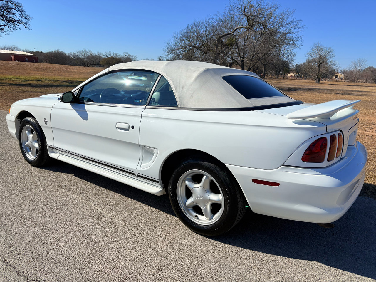 Used 1998 Ford Mustang Convertible image 4