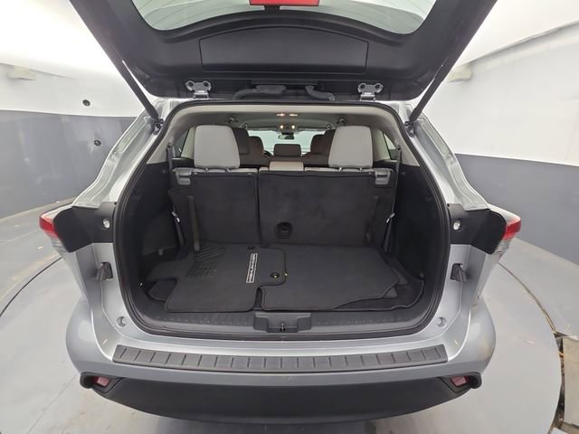 Used 2024 Toyota Highlander LE image 42