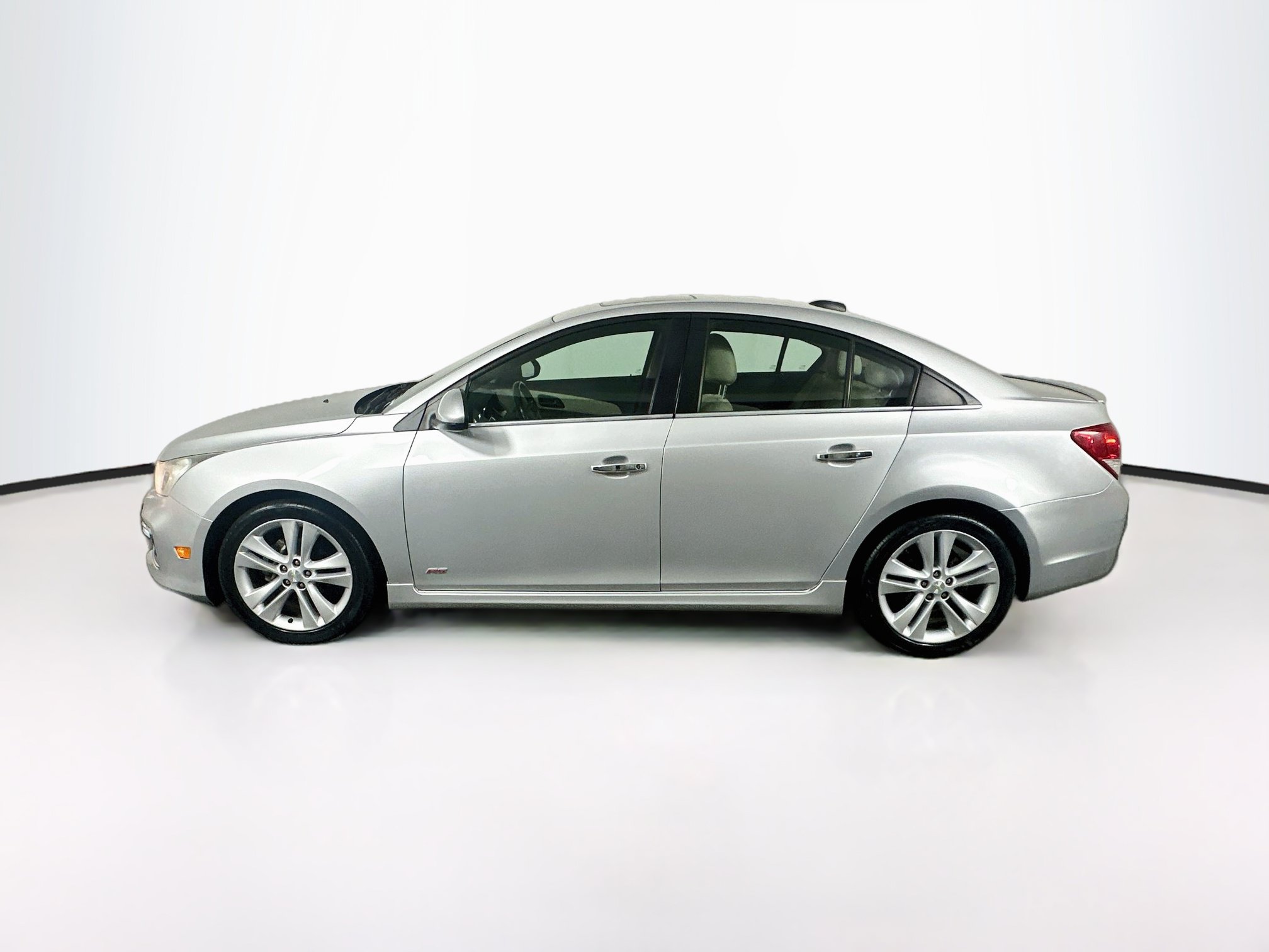 Used 2015 Chevrolet Cruze LTZ w/ Sun, Sound and Sport Package FWD image 4