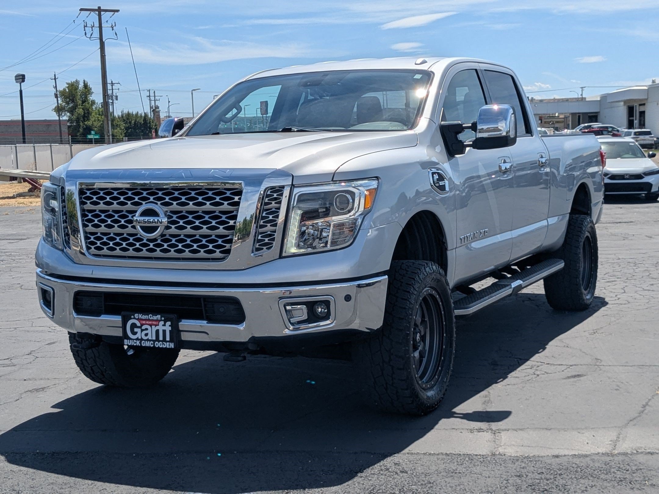 Used 2017 Nissan Titan SL AWD/4WD image 8