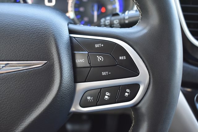 Used 2024 Chrysler Pacifica Touring-L FWD image 16