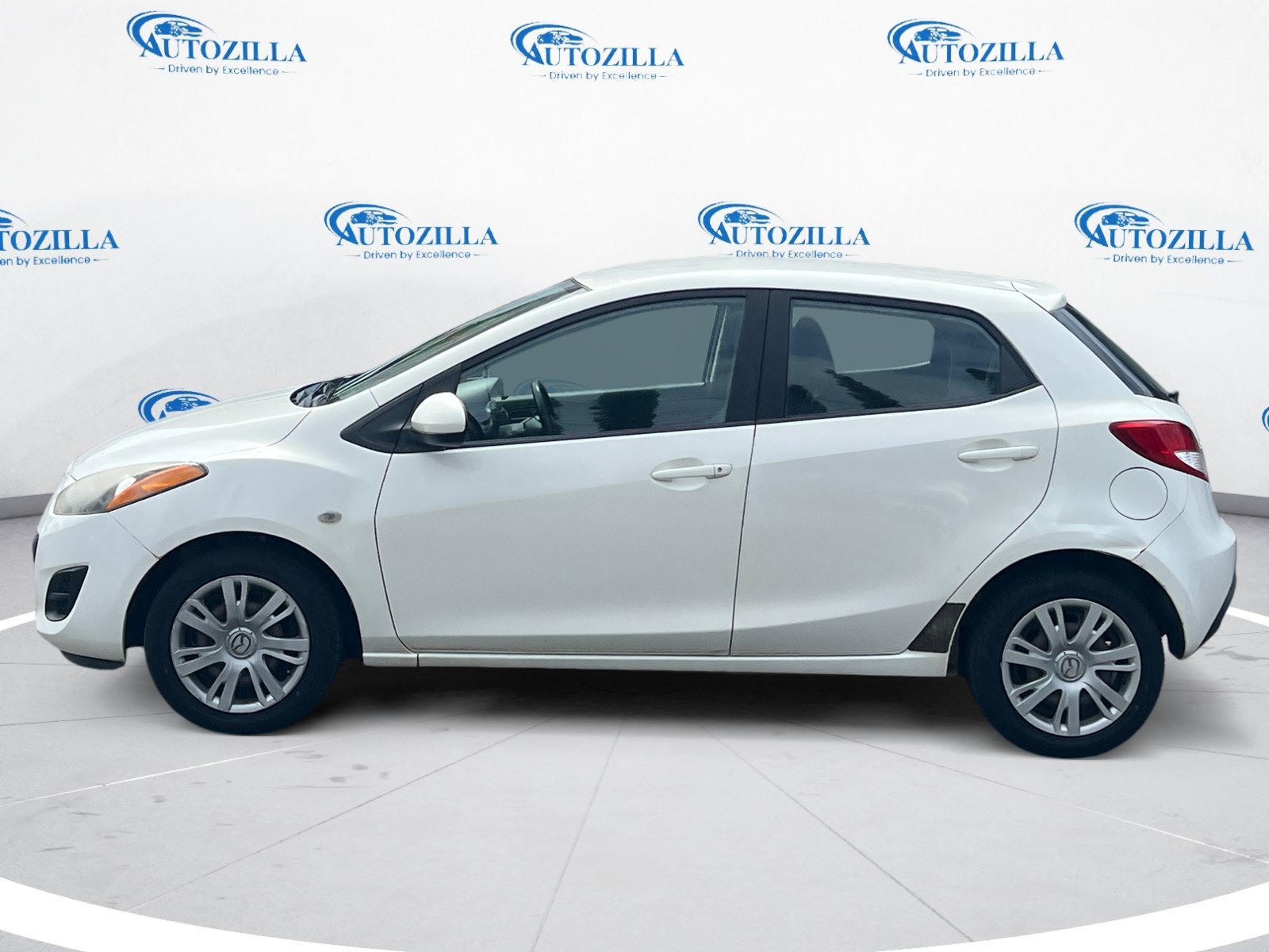Used 2014 MAZDA MAZDA2 Sport FWD image 2