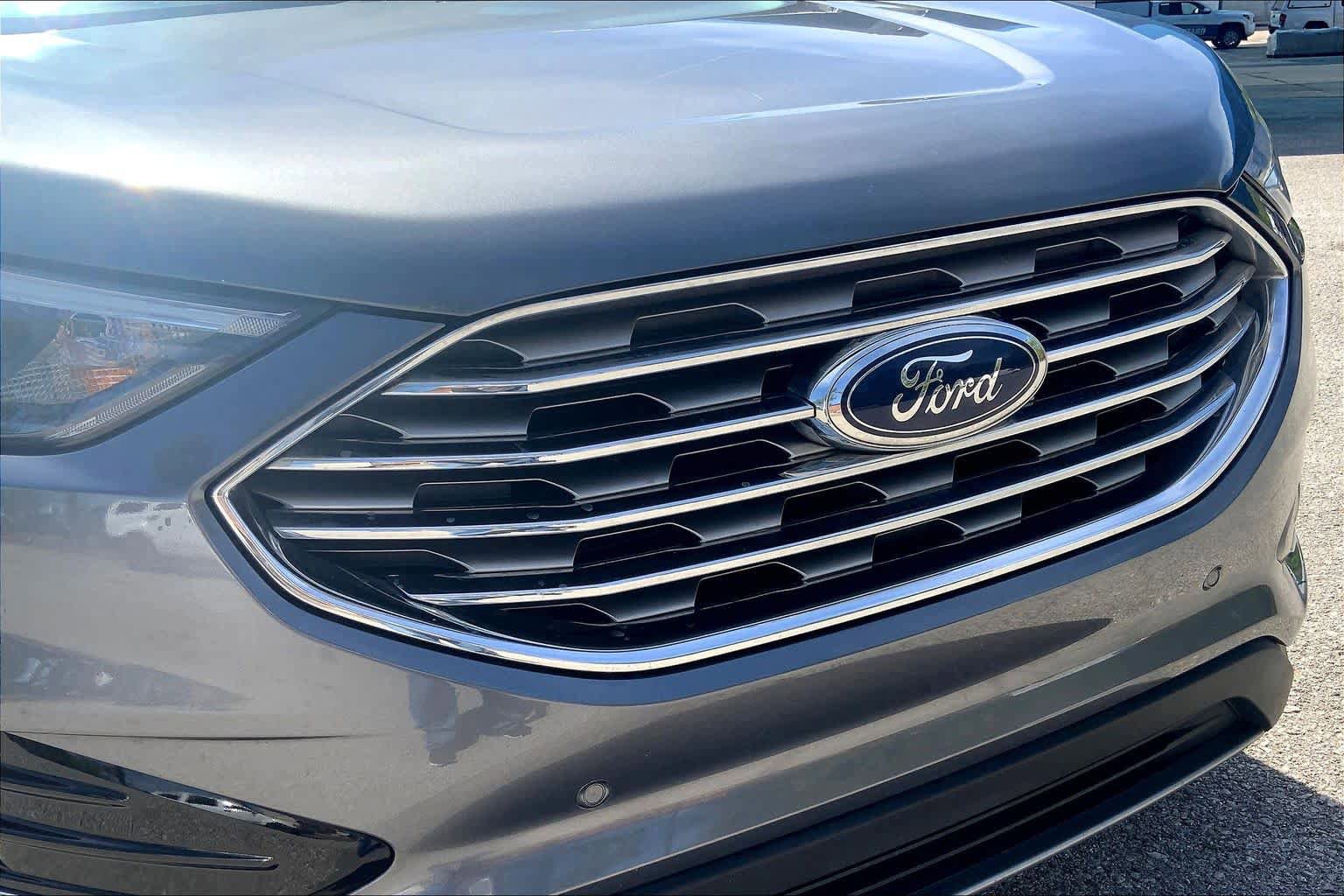 Used 2024 Ford Edge Titanium image 30