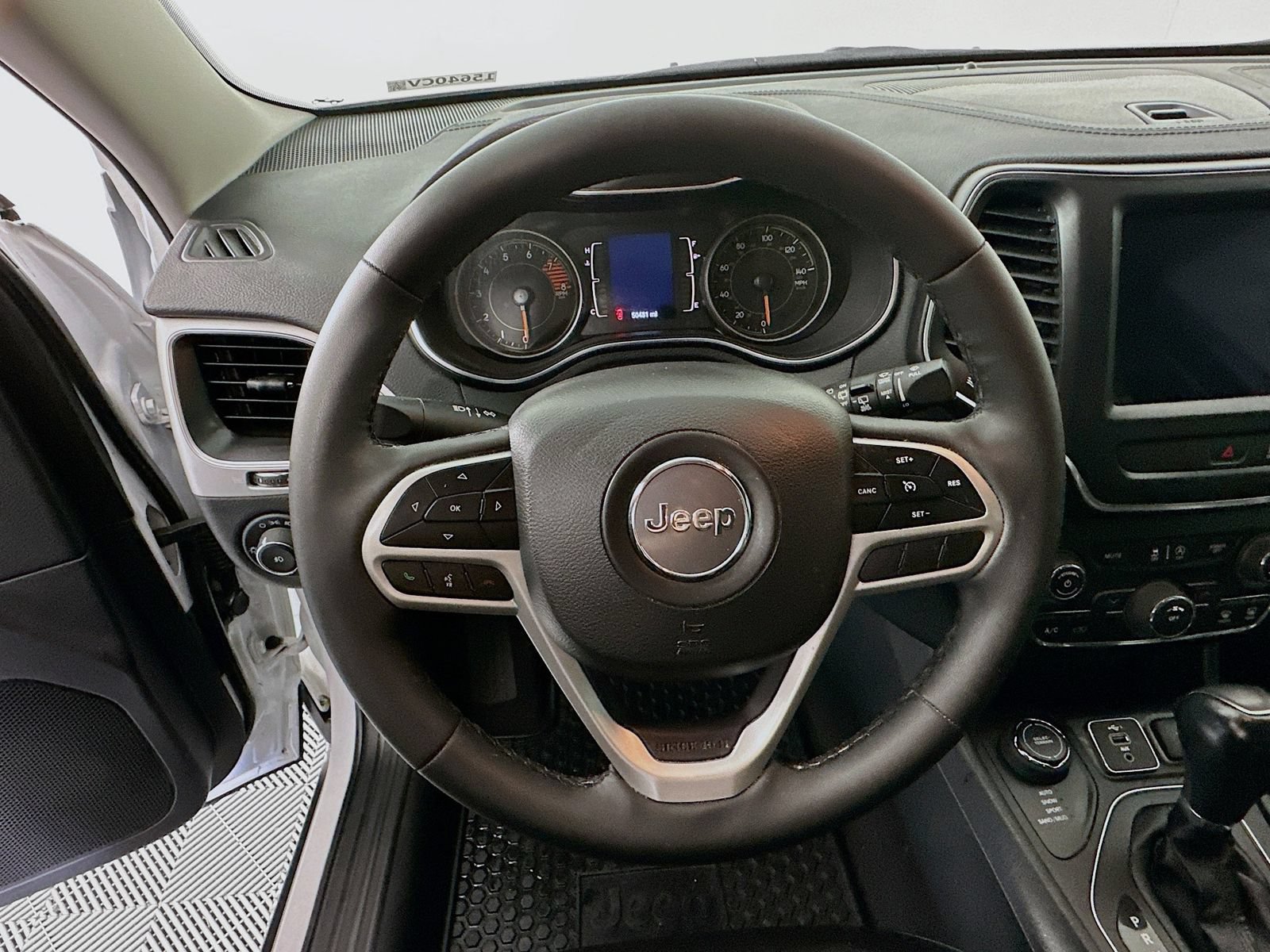 Used 2022 Jeep Cherokee Latitude AWD/4WD image 11