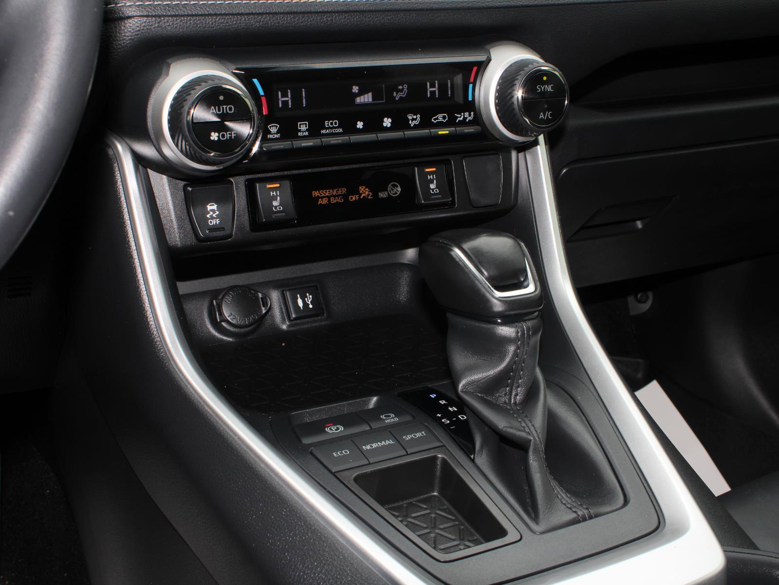 Used 2019 Toyota RAV4 XLE Premium w/ Cold Weather Package FWD image 16