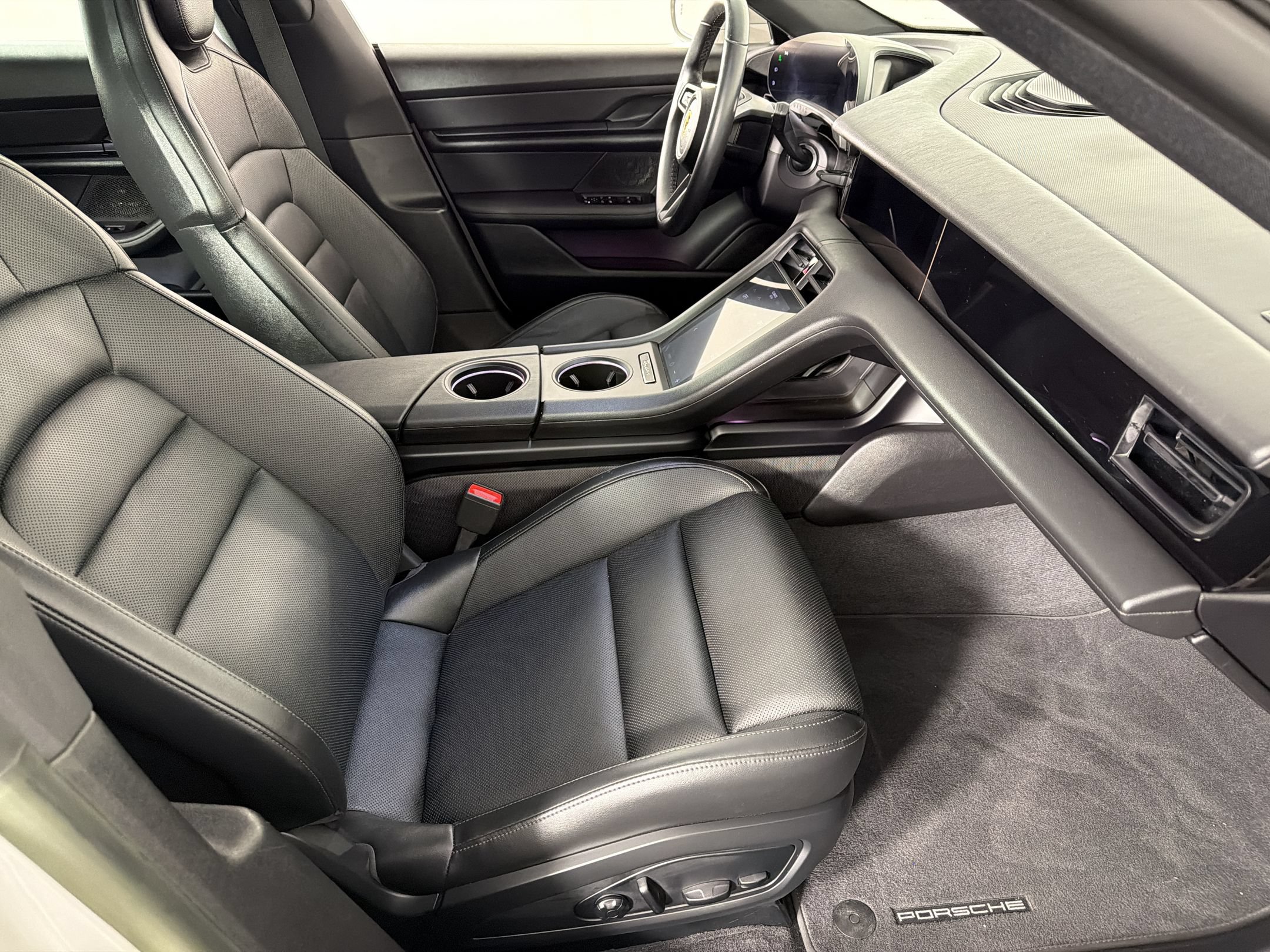 Certified 2023 Porsche Taycan w/ Premium Package RWD image 30
