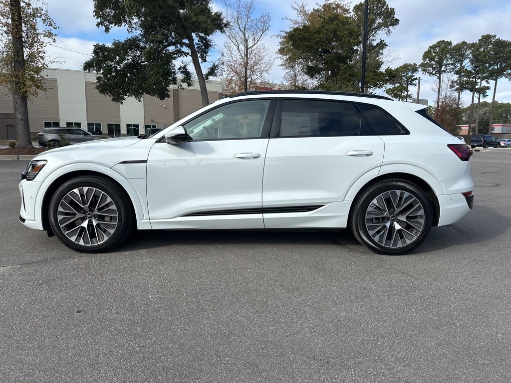 Used 2024 Audi Q8 e-tron Prestige image 4