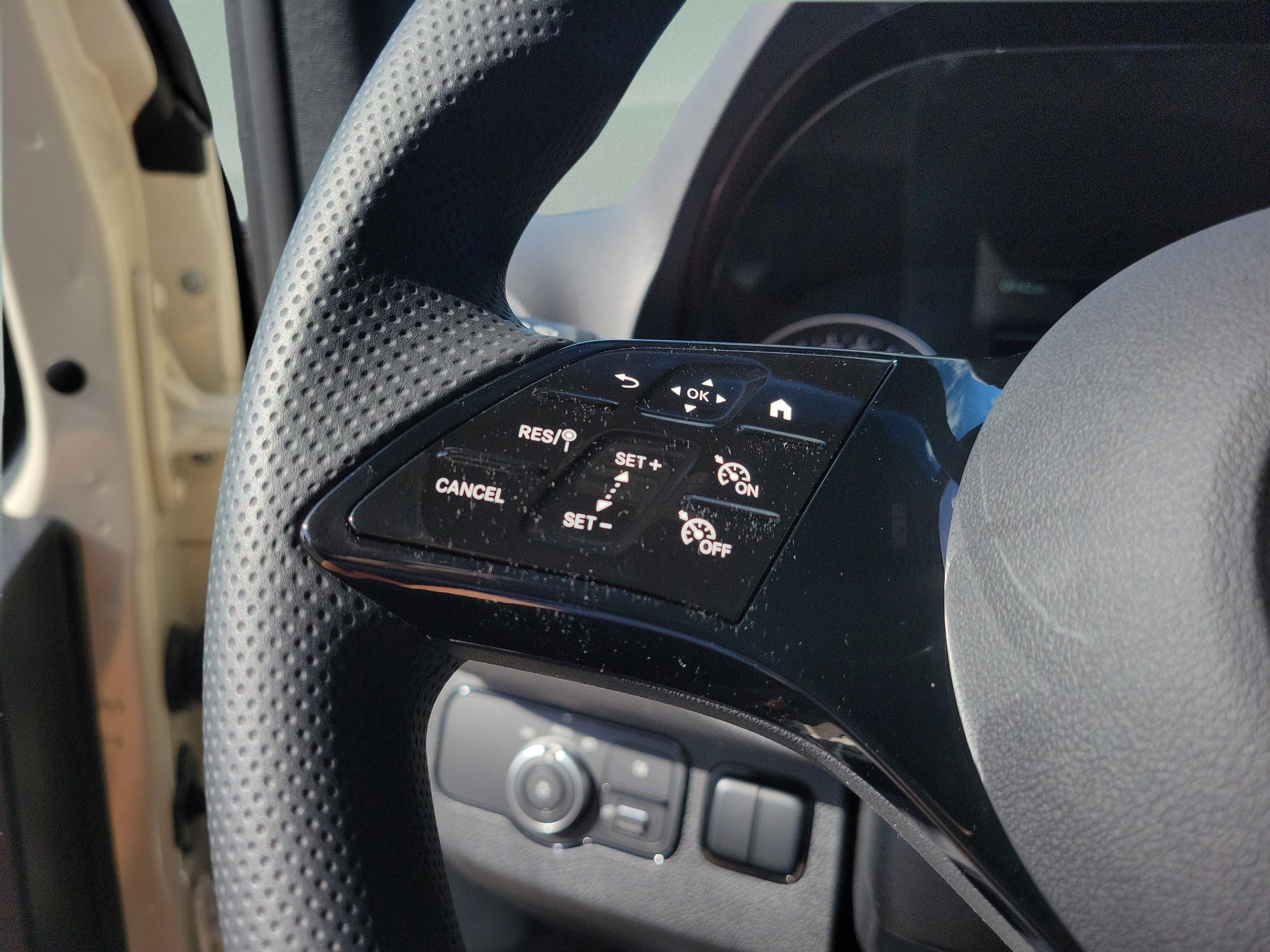 Used 2025 Mercedes-Benz Sprinter 2500 image 18