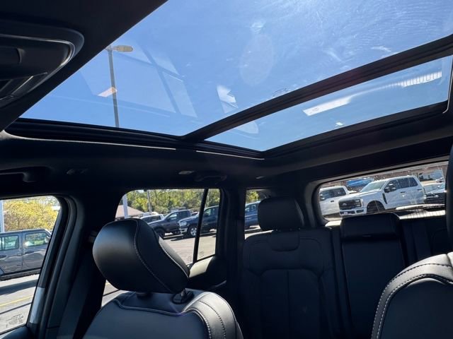 New 2025 Jeep Grand Cherokee Limited w/ Black Appearance Package image 33