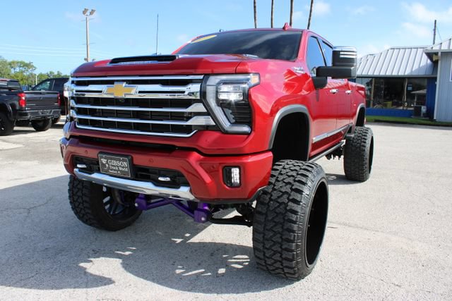 Used 2024 Chevrolet Silverado 2500 High Country w/ Technology Package AWD/4WD image 3