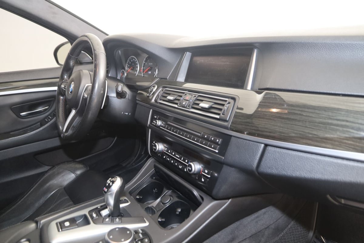 Used 2015 BMW M5 RWD image 43