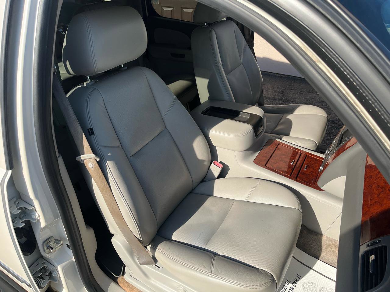 Used 2010 Chevrolet Suburban LTZ AWD/4WD image 28