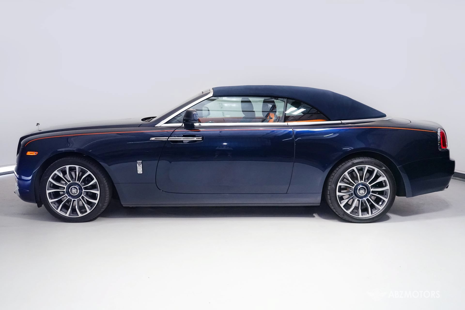 Used 2018 Rolls-Royce Dawn RWD image 4